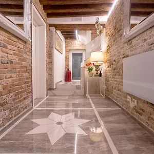 https://capatron.hotelinveneto.com